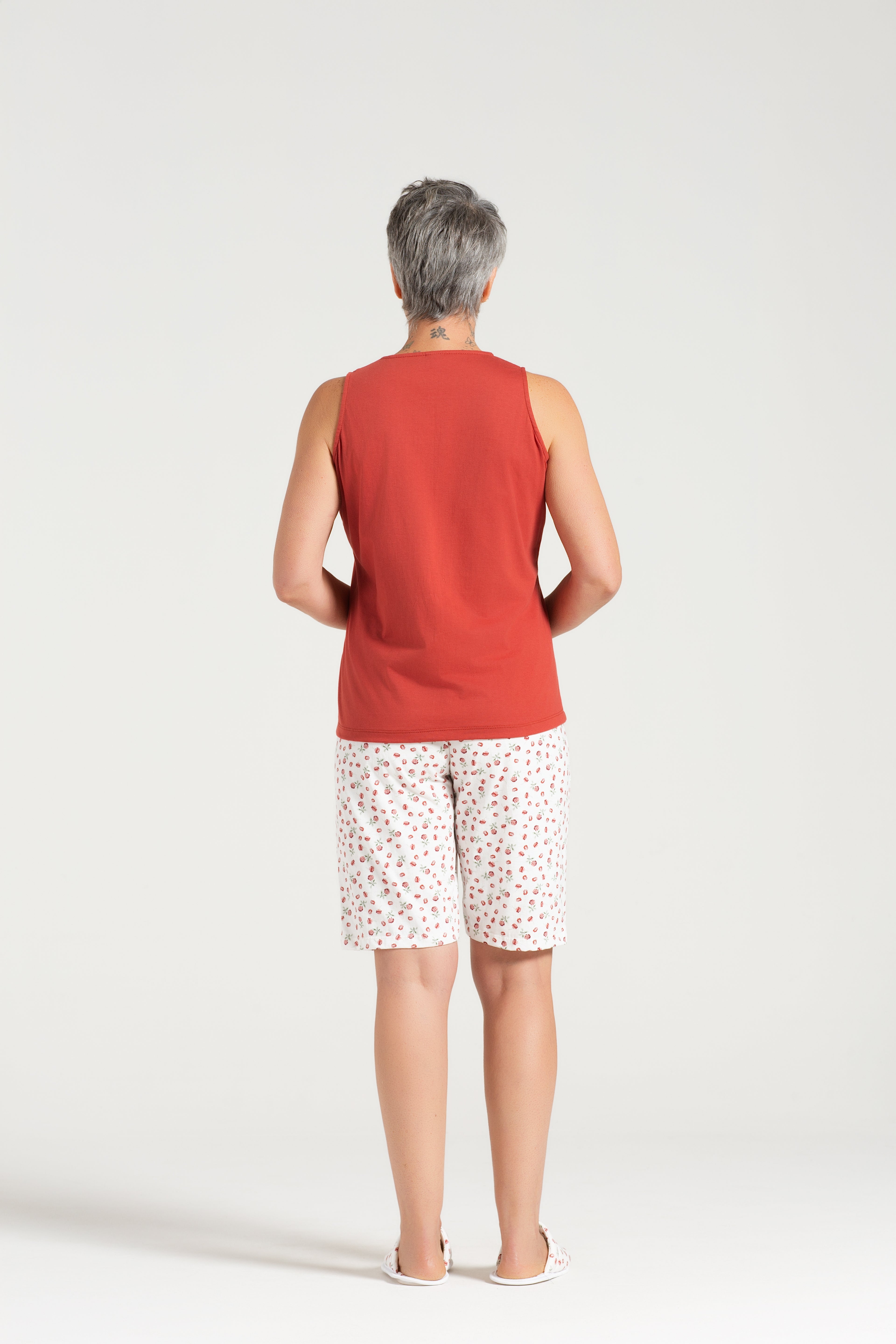 Pijama Regata em Meia Manga com Bermuda em Malha Rotativa Floral Delicado – Pzama® 050333