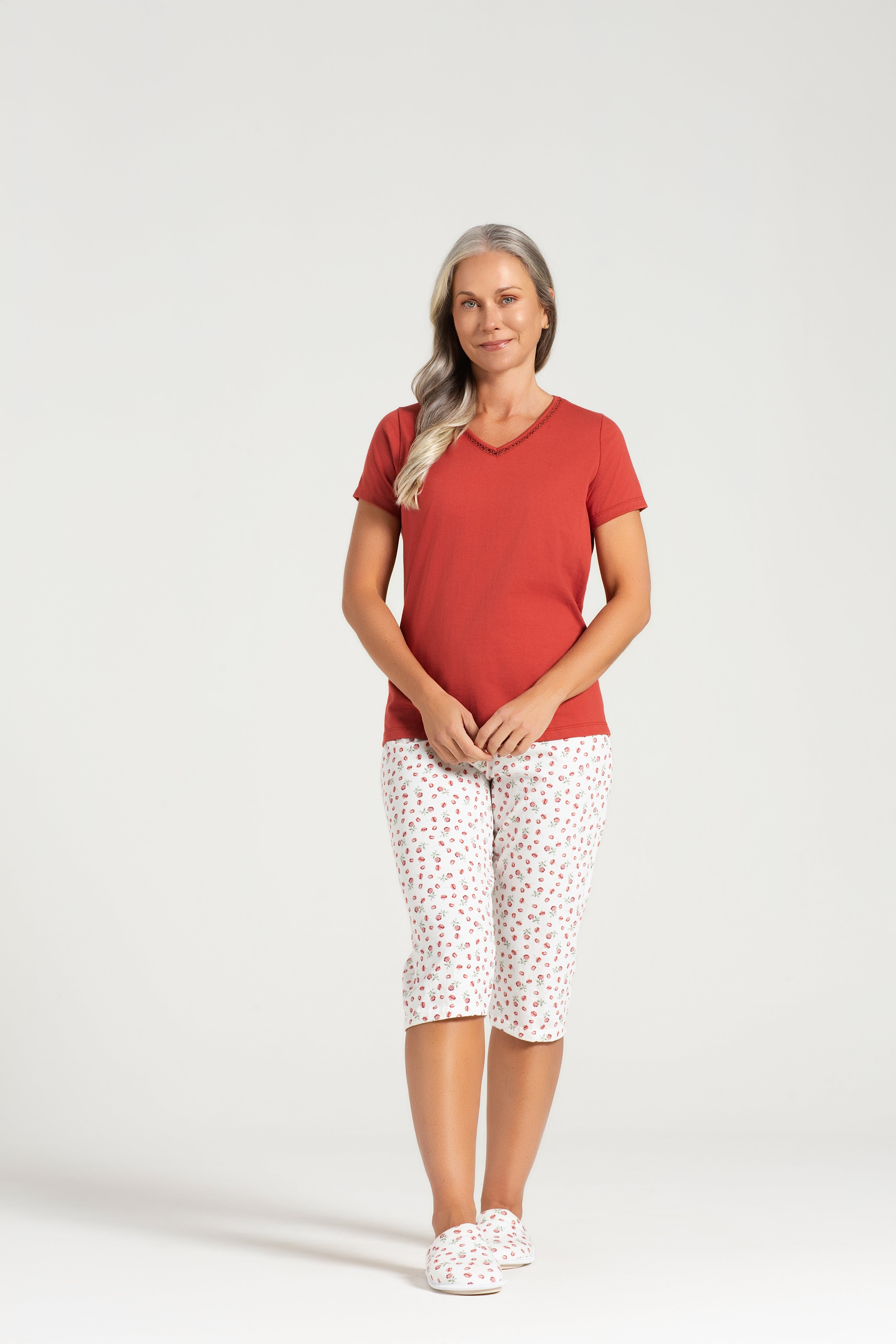 Pijama Meia Manga em Meia Malha com Capri em Malha Rotativa Floral Delicada – Pzama® 050334