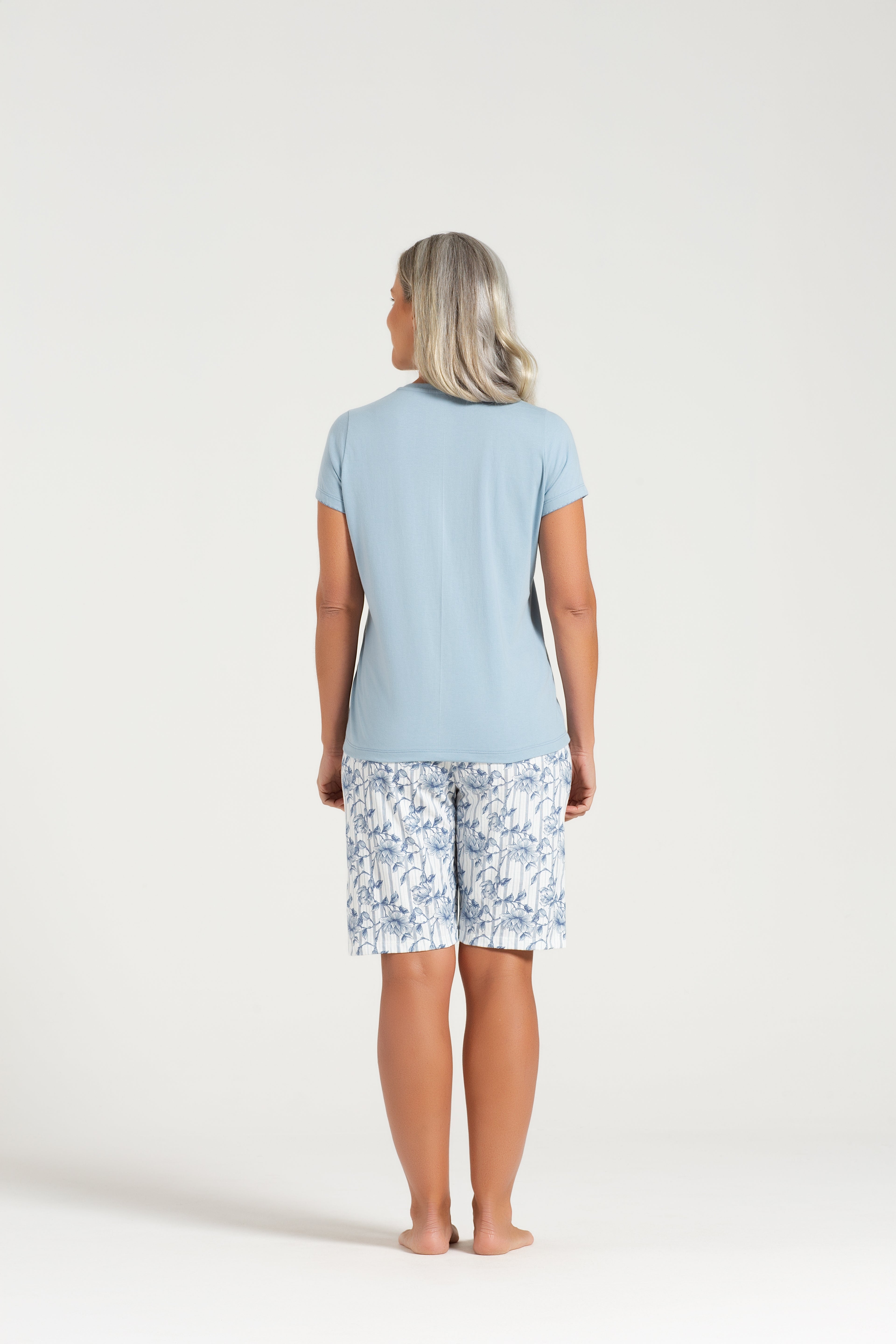 Pijama Feminino Meia Manga em Meia Malha com Bermuda em Malha Rotativa Verde com Bermuda Estampada – Pzama® 050340