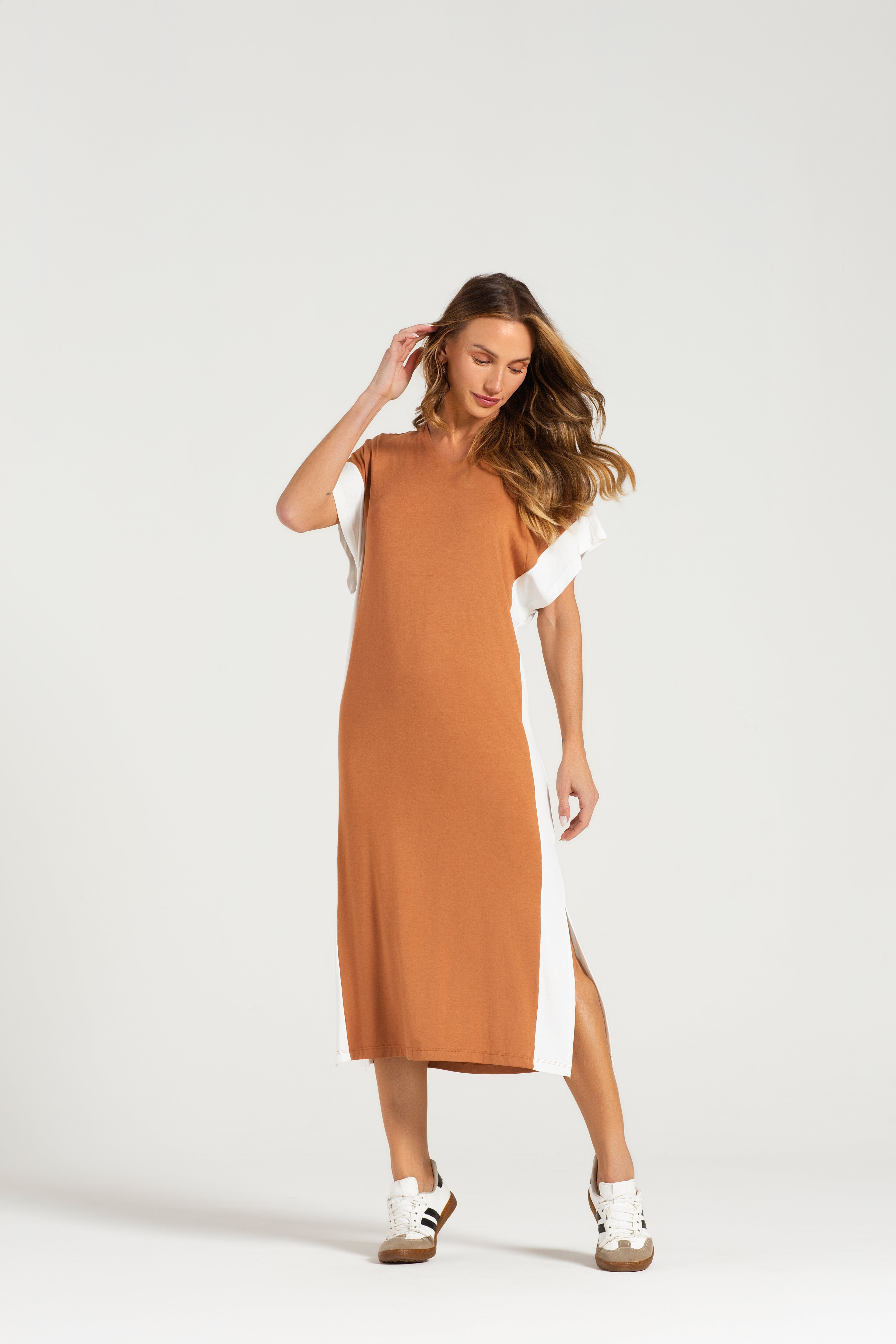 Vestido Feminino Meia Manga em Viscolycra Terracota com Recortes Contrastantes – Pzama® 400001