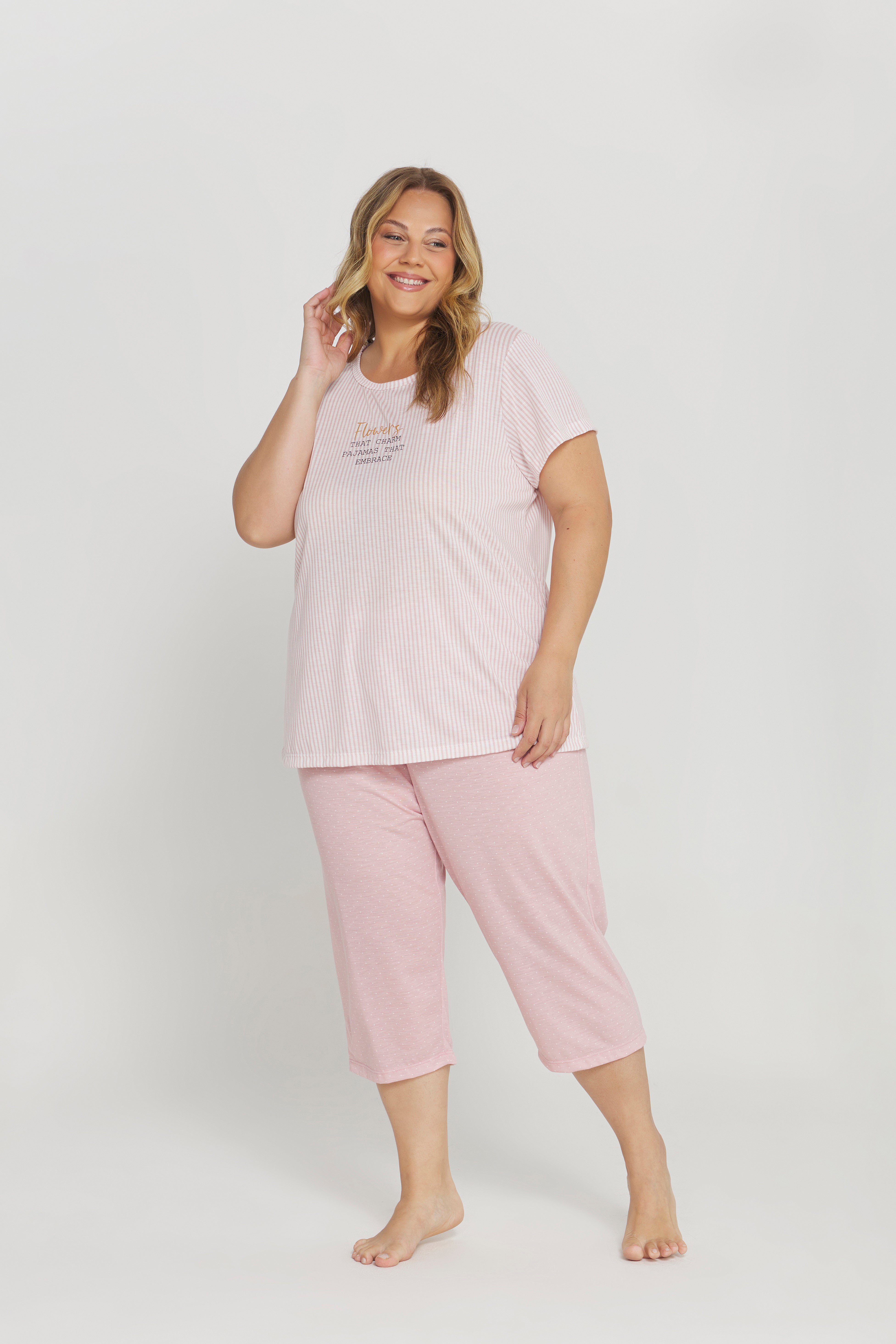 Pijama Plus Meia Manga Com Capri Poliviscose Listra Poá Rosa – Danka® 01.1.0362