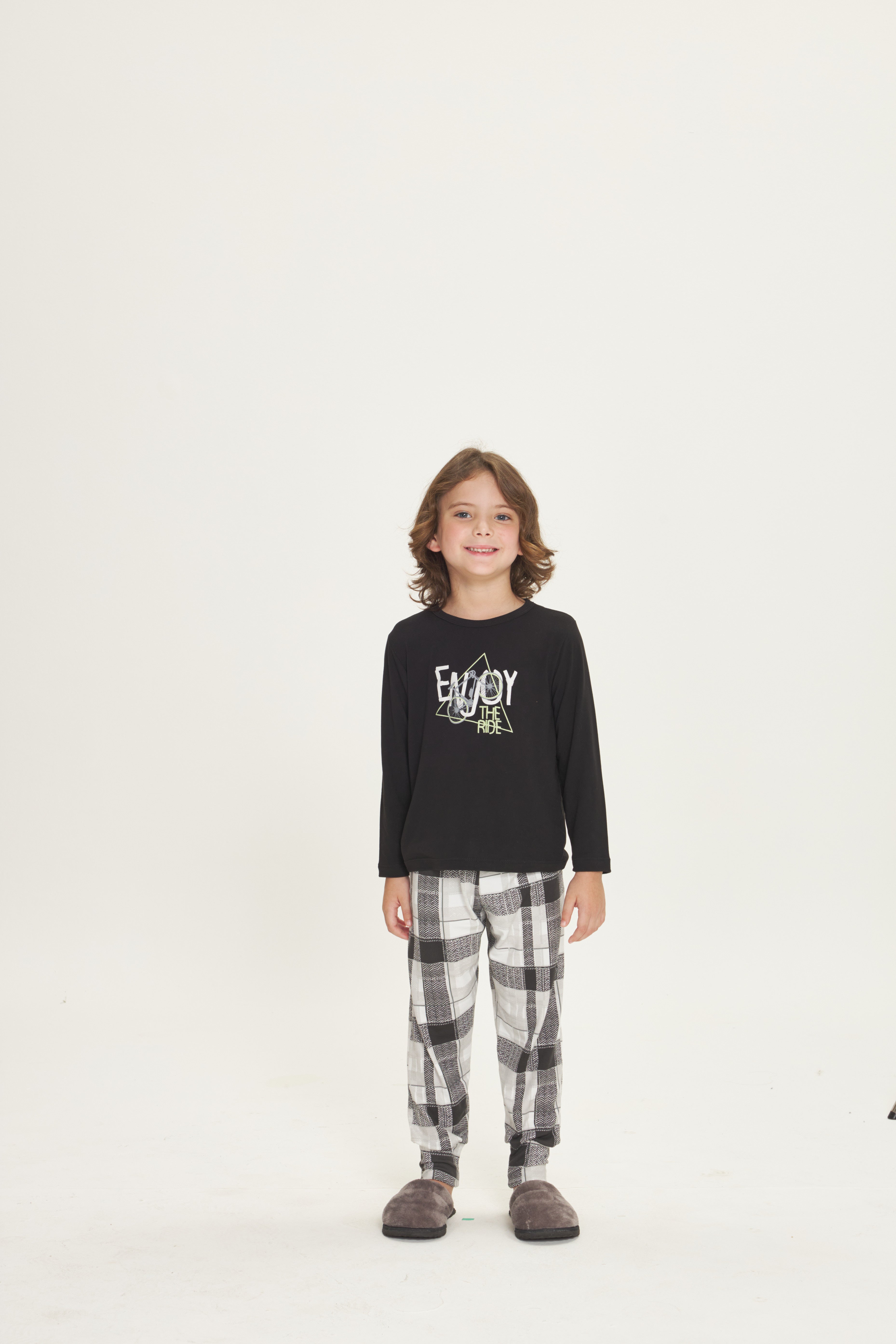 Pijama Infantil Masculino Manga Longa com Calça Peach Touch Preto e Xadrez – Danka® 01.2.0626/27