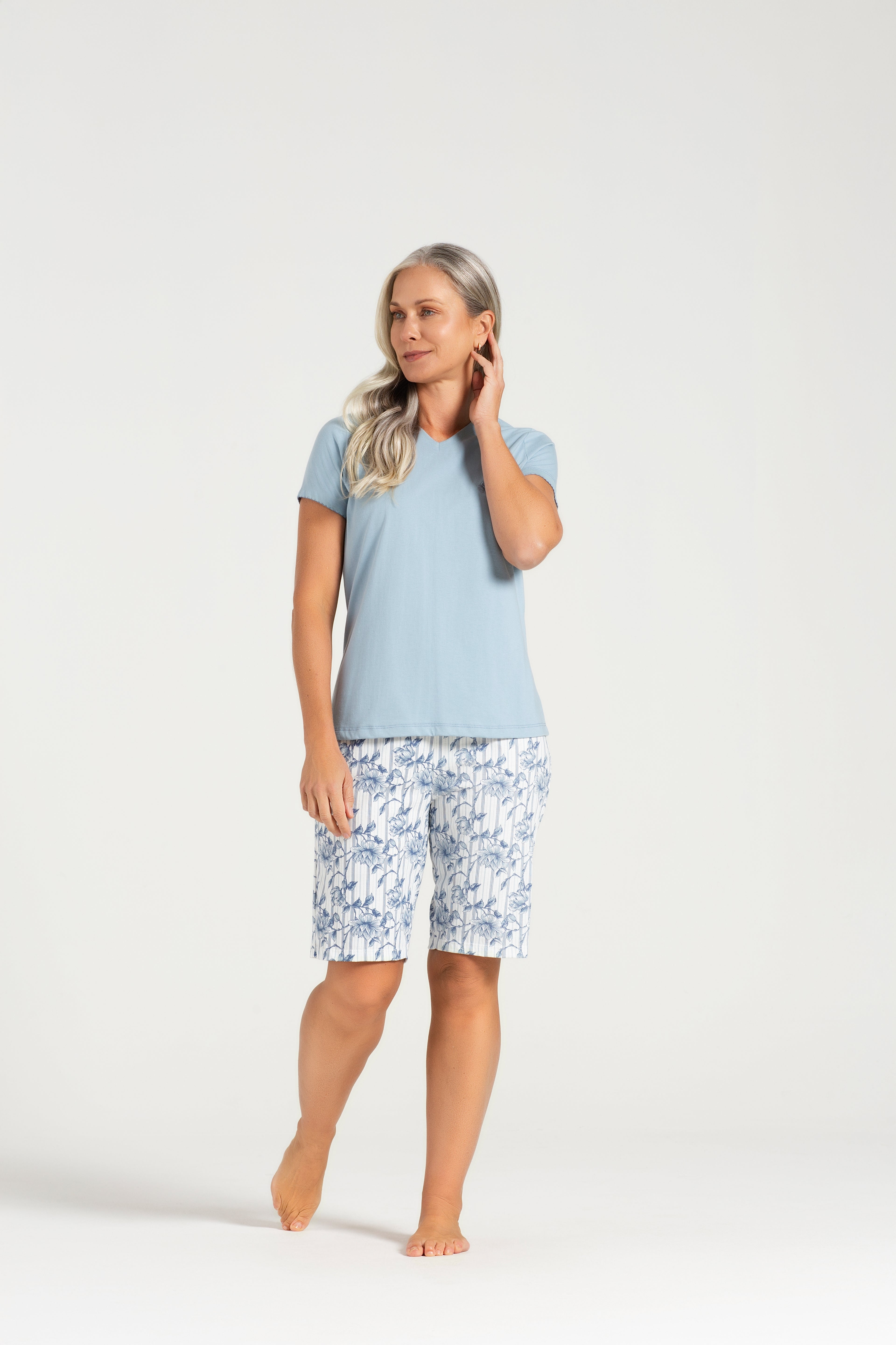 Pijama Feminino Meia Manga em Meia Malha com Bermuda em Malha Rotativa Verde com Bermuda Estampada – Pzama® 050340