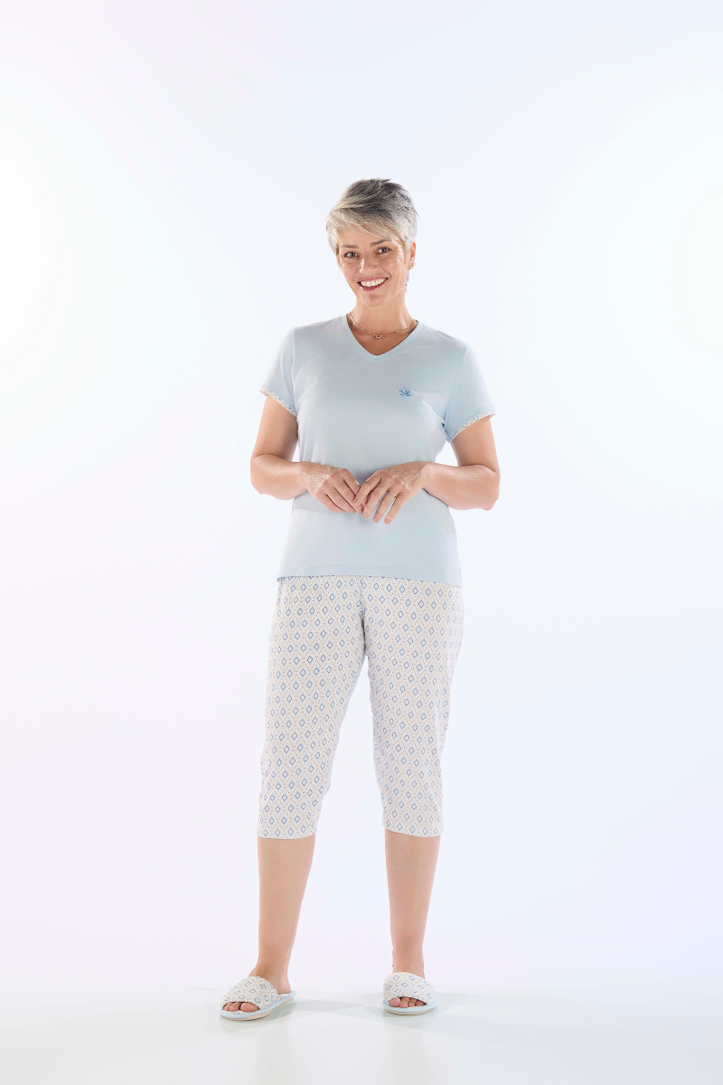 Pijama Manga Curta em Meia Malha com Capri em Malha Rotativa – Pzama® 050301 - COR 03