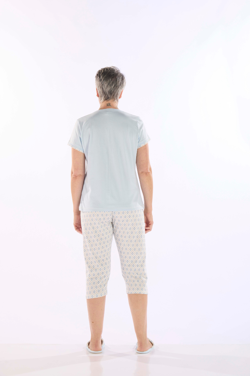 Pijama Manga Curta em Meia Malha com Capri em Malha Rotativa – Pzama® 050301 - COR 03