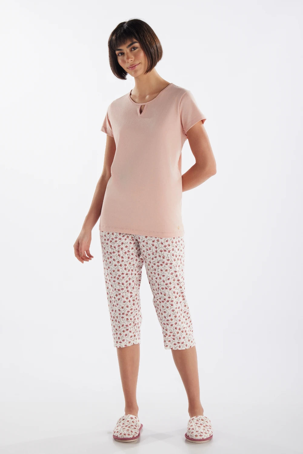 Pijama Feminino Meia Manga com Capri Estampa Floral – Pzama® 050281